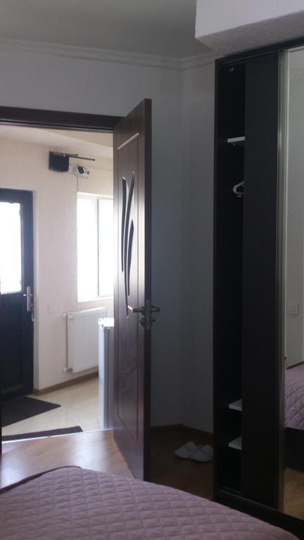Guest House Madonna Tbilisi Exterior foto