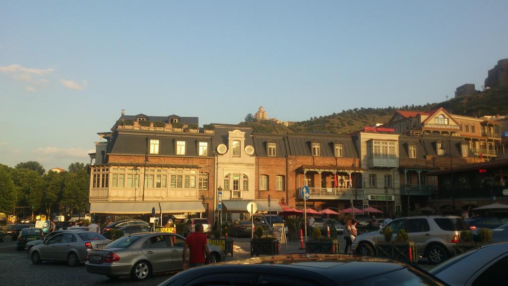 Guest House Madonna Tbilisi Exterior foto