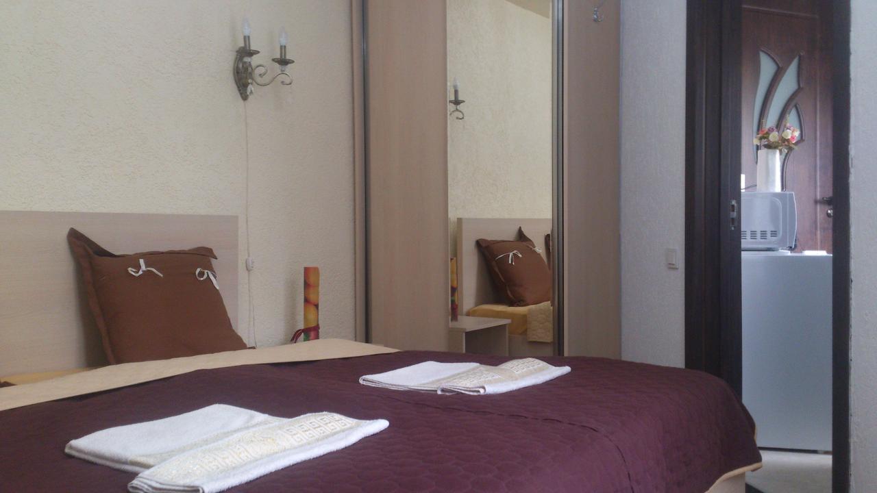 Guest House Madonna Tbilisi Exterior foto