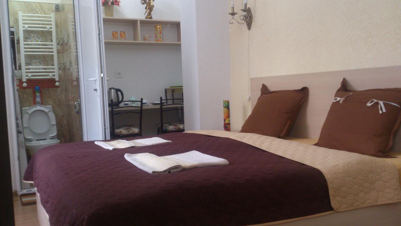 Guest House Madonna Tbilisi Exterior foto