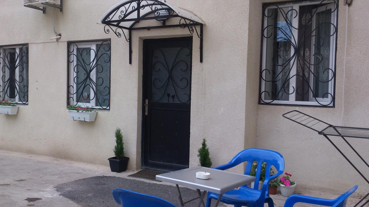 Guest House Madonna Tbilisi Exterior foto