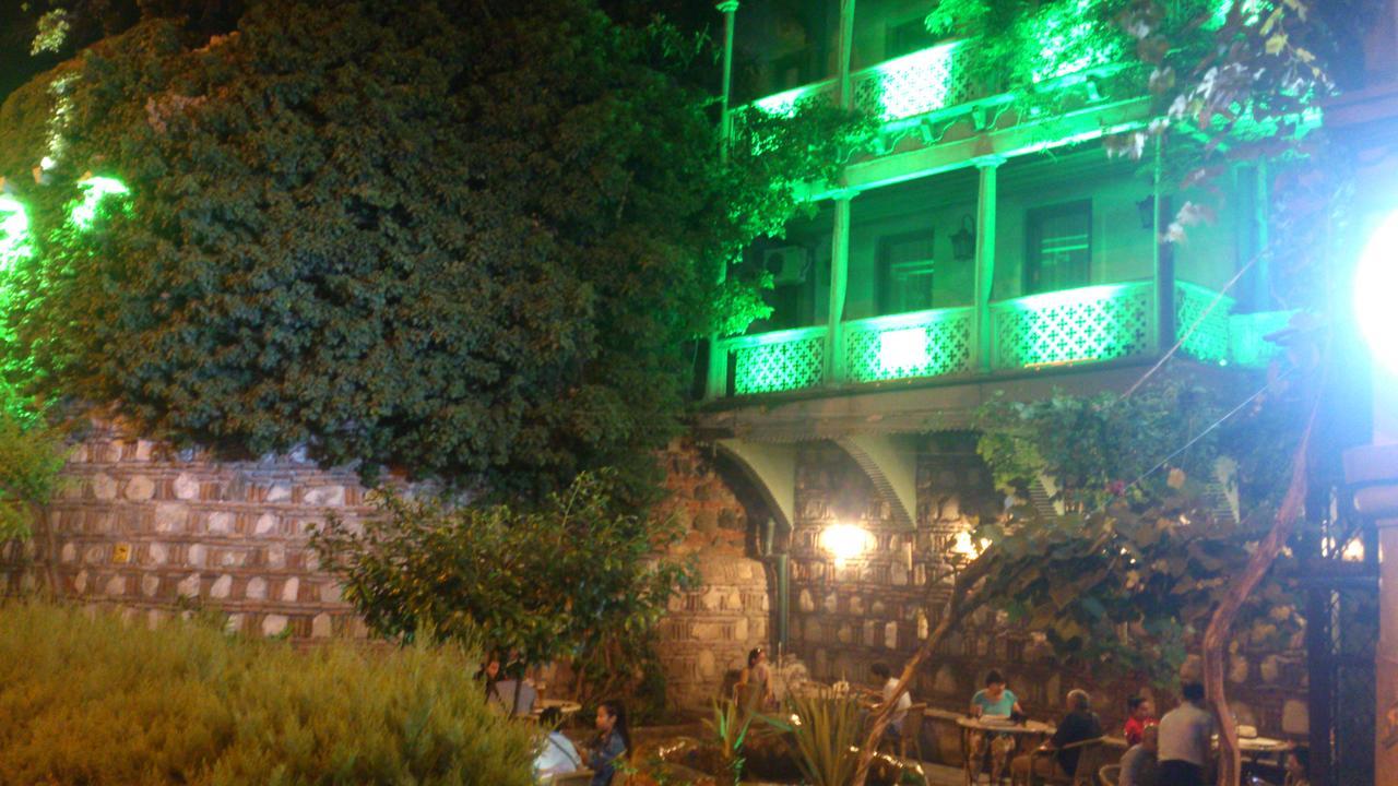 Guest House Madonna Tbilisi Exterior foto